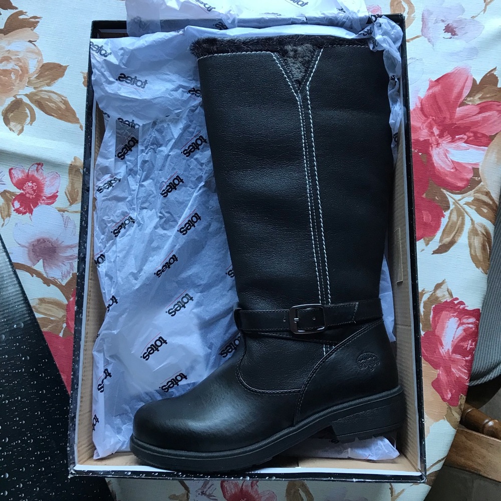 Totes Women’s snow Boots